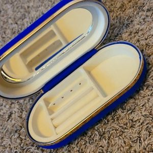 Travel jewelry holder